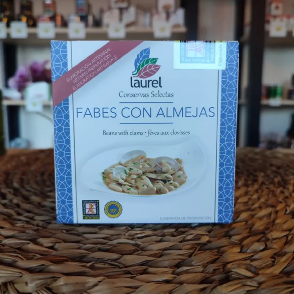 Fabes con almejas, Laurel